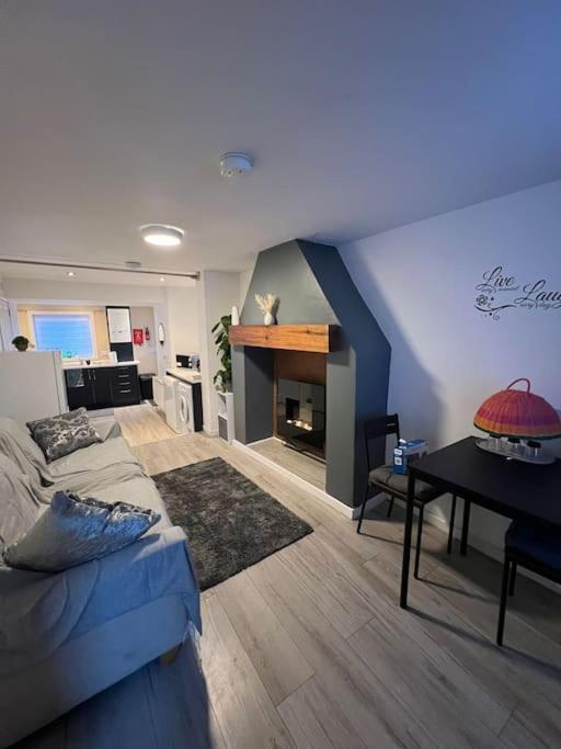 Haven - Beautiful 3 Bedroom House Ballynahinch エクステリア 写真